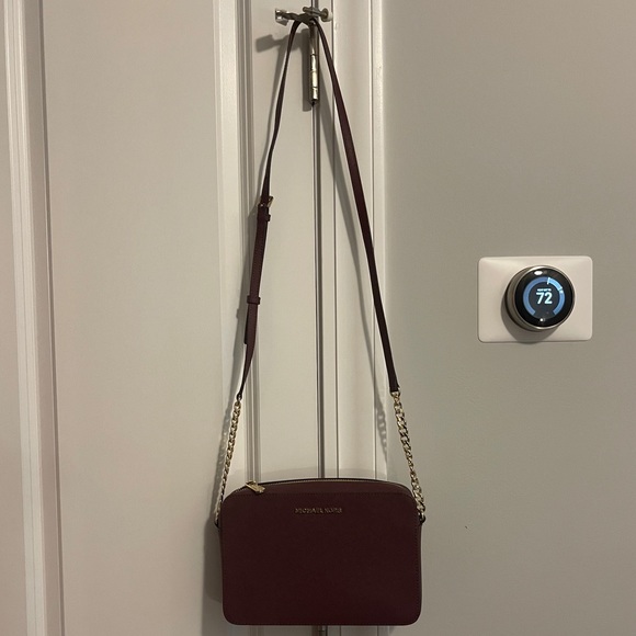 Michael Kors burgundy jet set crossbody bag - Picture 2 of 9